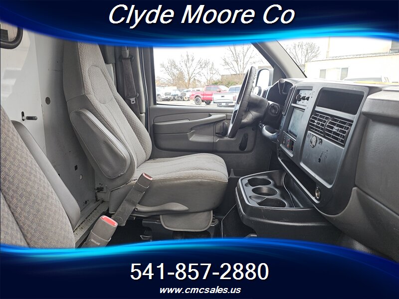 2004 Chevy Xpress 3500 - Photo 5 - Central Point, OR 97502