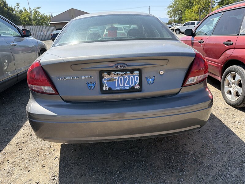 2004 Ford Taurus SES - Photo 4 - Central Point, OR 97502