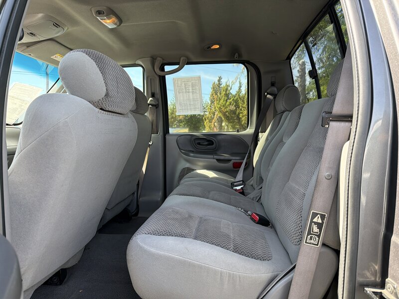 2002 Ford F-150 XLT - Photo 6 - Central Point, OR 97502