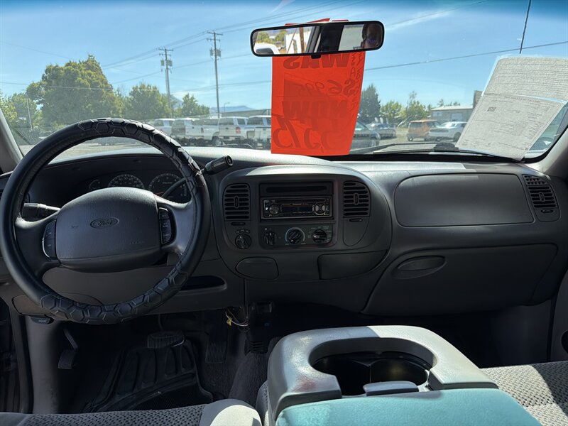 2002 Ford F-150 XLT - Photo 7 - Central Point, OR 97502