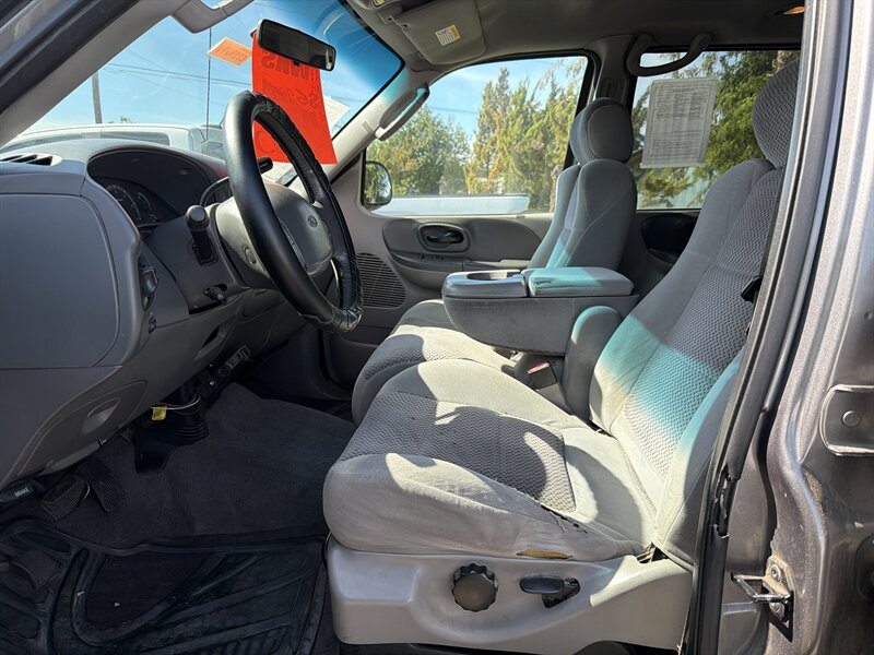 2002 Ford F-150 XLT - Photo 5 - Central Point, OR 97502