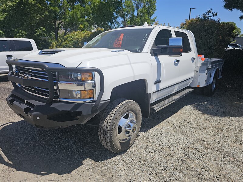 2017 Chevrolet Silverado 3500HD High Country - Photo 1 - Central Point, OR 97502