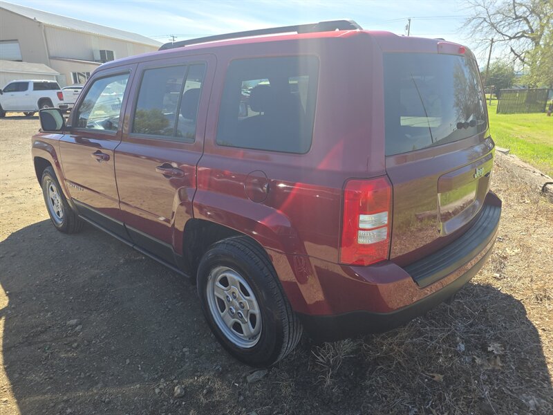 2016 Jeep Patriot Sport - Photo 2 - Central Point, OR 97502