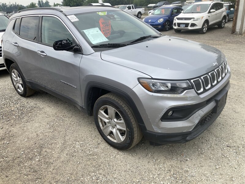 2022 Jeep Compass Latitude   - Photo 1 - Central Point, OR 97502