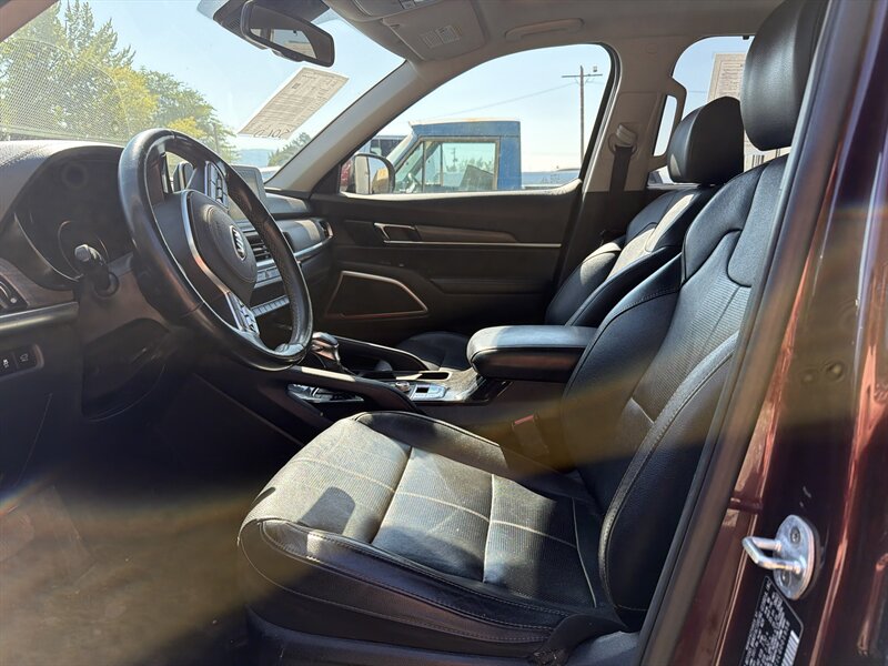 2020 Kia Telluride EX - Photo 3 - Central Point, OR 97502
