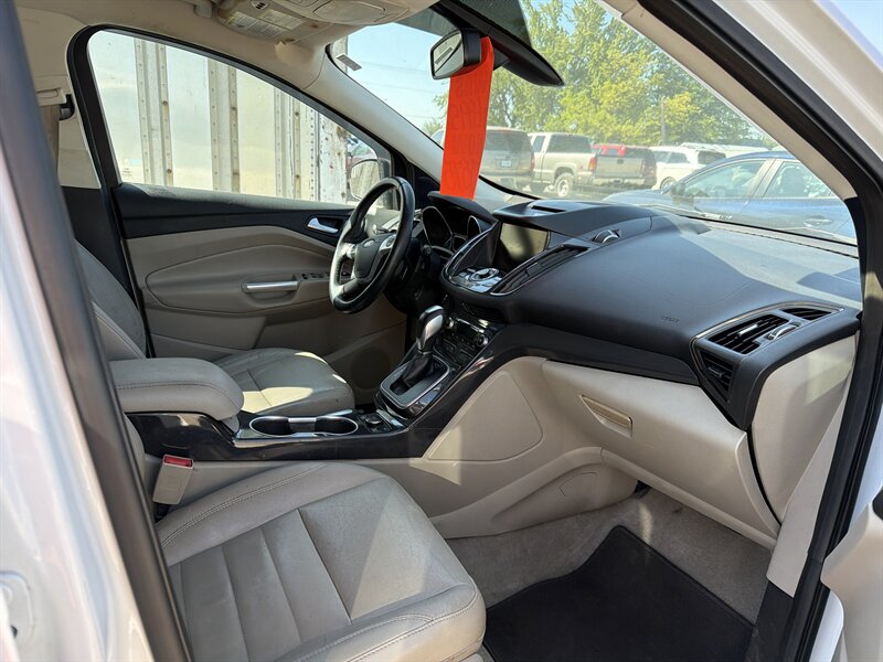 2014 Ford Escape Titanium - Photo 4 - Central Point, OR 97502