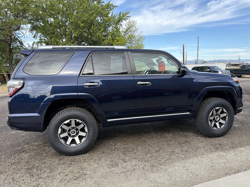 2015 Toyota 4Runner Limited - Photo 4 - Central Point, OR 97502