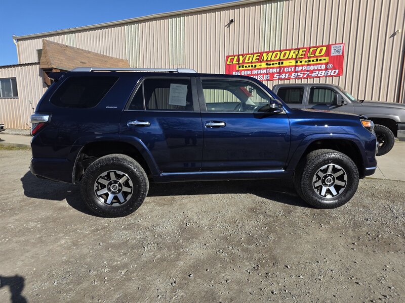 2015 Toyota 4Runner Limited - Photo 2 - Central Point, OR 97502