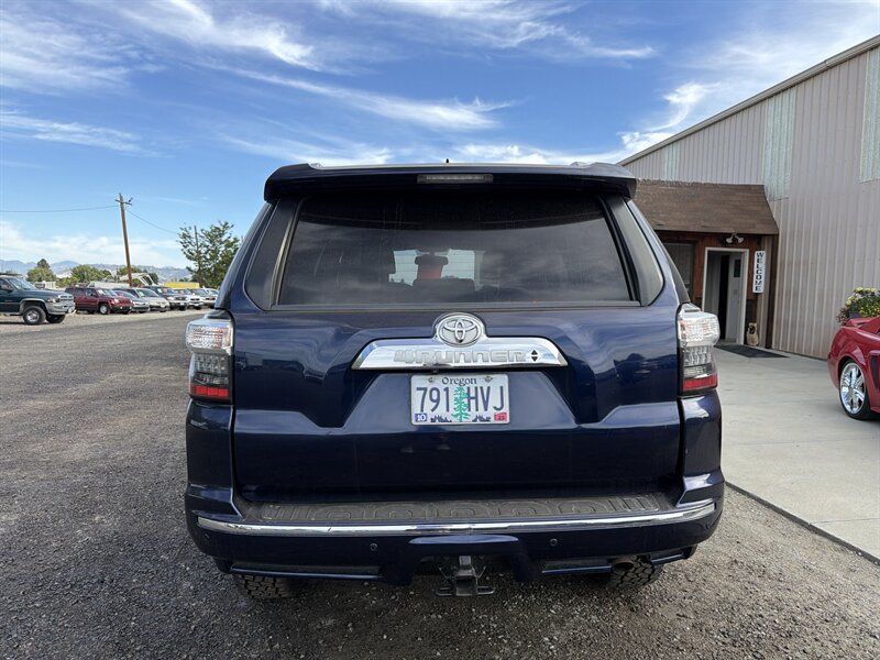 2015 Toyota 4Runner Limited - Photo 3 - Central Point, OR 97502