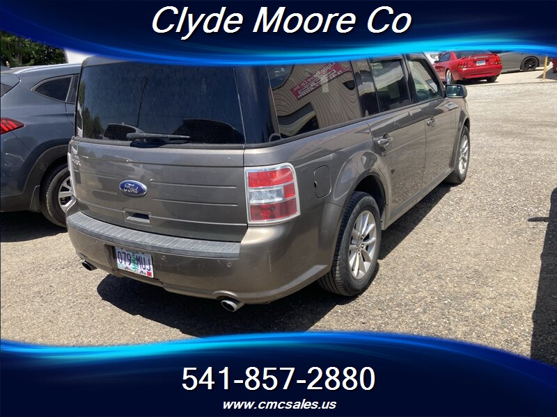 2013 Ford Flex SE - Photo 2 - Central Point, OR 97502