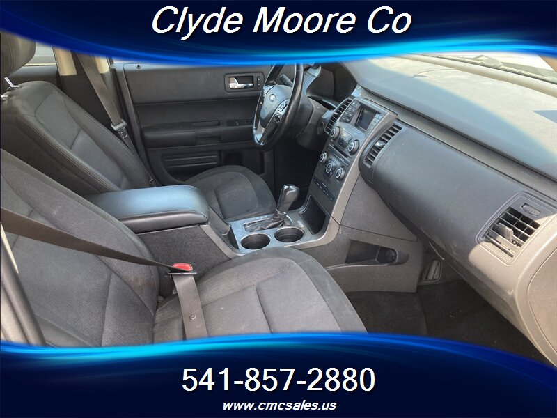 2013 Ford Flex SE - Photo 4 - Central Point, OR 97502