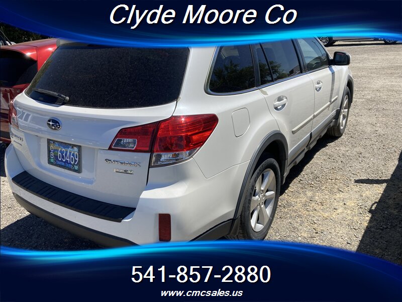 2014 Subaru Outback 2.5i Limited - Photo 2 - Central Point, OR 97502