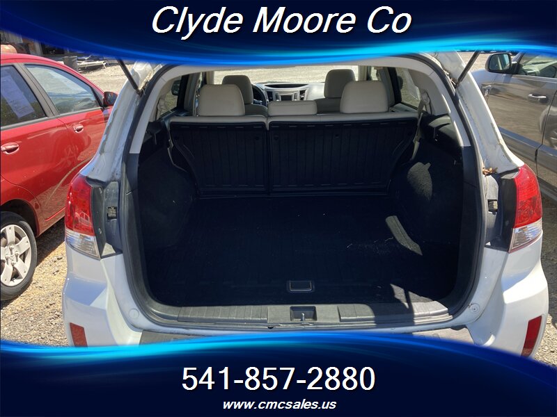 2014 Subaru Outback 2.5i Limited - Photo 6 - Central Point, OR 97502