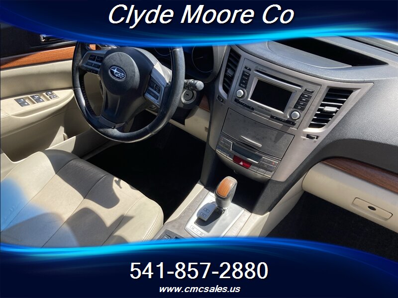 2014 Subaru Outback 2.5i Limited - Photo 3 - Central Point, OR 97502