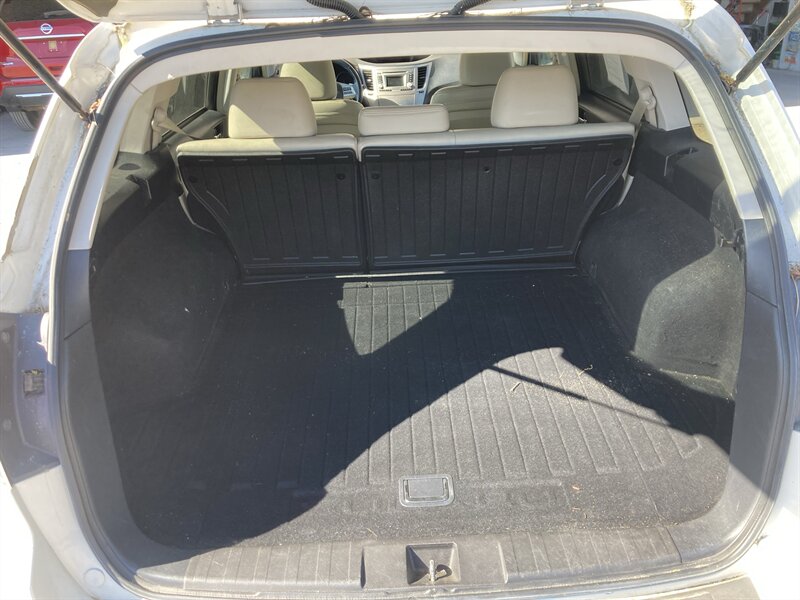 2014 Subaru Outback 2.5i Limited - Photo 5 - Central Point, OR 97502