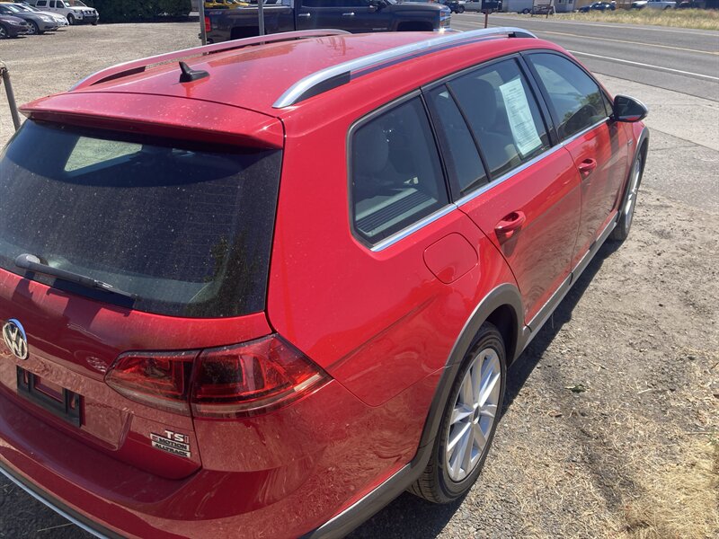 2017 Volkswagen Golf Alltrack TSI S 4Motion - Photo 2 - Central Point, OR 97502
