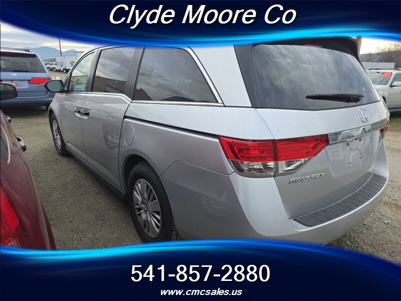 2015 Honda Odyssey LX - Photo 3 - Central Point, OR 97502