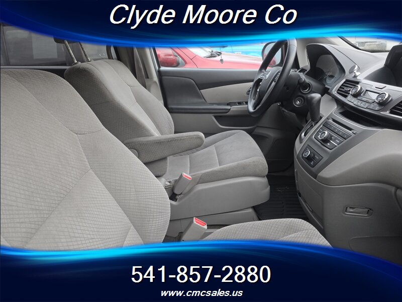 2015 Honda Odyssey LX - Photo 4 - Central Point, OR 97502