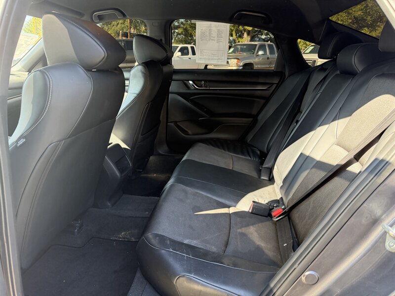 2018 Honda Accord Sport - Photo 9 - Central Point, OR 97502