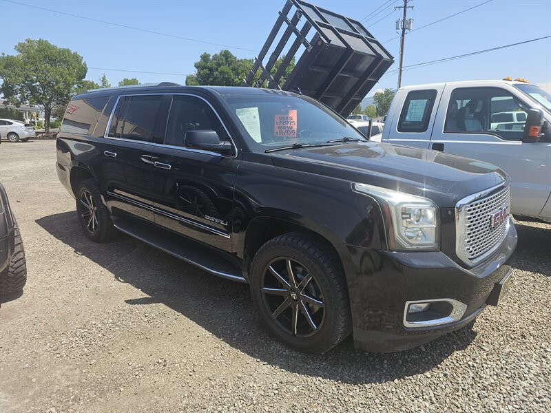 2016 GMC Yukon XL Denali - Photo 1 - Central Point, OR 97502