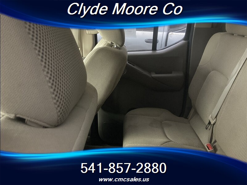 2010 Nissan Frontier SE V6 - Photo 4 - Central Point, OR 97502