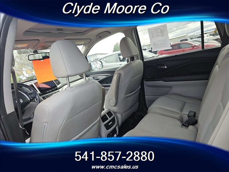 2017 Honda Pilot EX-L photo 3