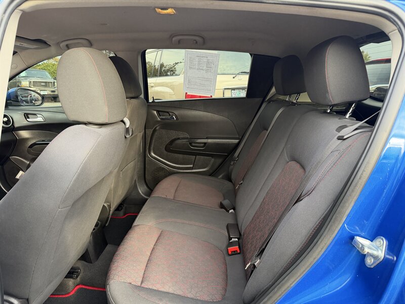 2018 Chevrolet Sonic LT Auto - Photo 9 - Central Point, OR 97502