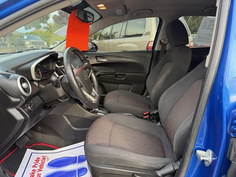 2018 Chevrolet Sonic LT Auto - Photo 8 - Central Point, OR 97502