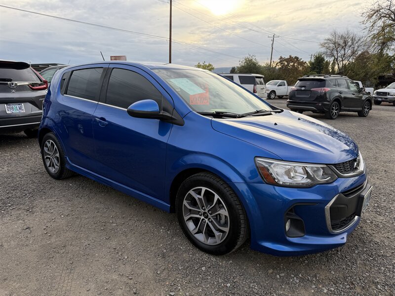 2018 Chevrolet Sonic LT Auto - Photo 3 - Central Point, OR 97502