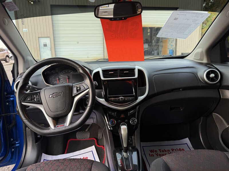 2018 Chevrolet Sonic LT Auto - Photo 10 - Central Point, OR 97502