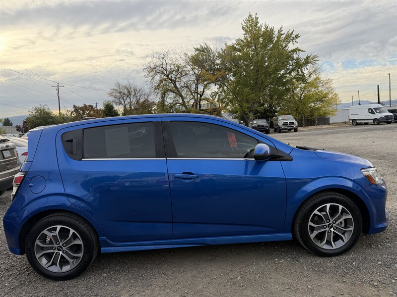 2018 Chevrolet Sonic LT Auto - Photo 4 - Central Point, OR 97502