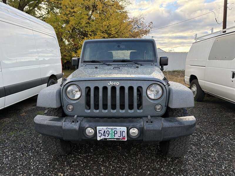 2015 Jeep Wrangler Unlimited Sport S - Photo 2 - Central Point, OR 97502