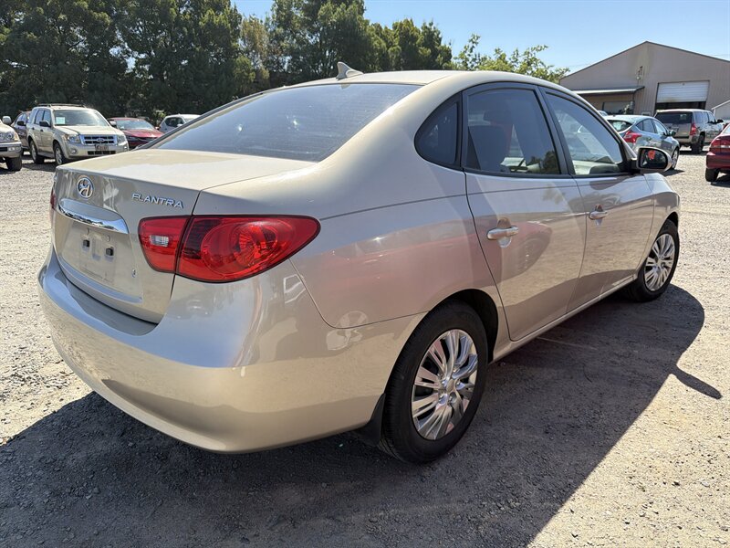 2010 Hyundai ELANTRA GLS - Photo 4 - Central Point, OR 97502