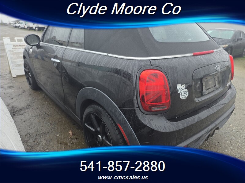 2019 MINI Convertible Cooper S - Photo 2 - Central Point, OR 97502