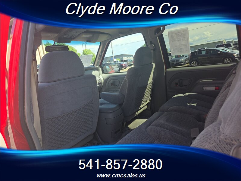 1997 Chevrolet Tahoe LS - Photo 5 - Central Point, OR 97502