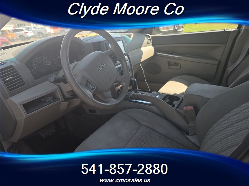 2006 Jeep Grand Cherokee Laredo - Photo 4 - Central Point, OR 97502