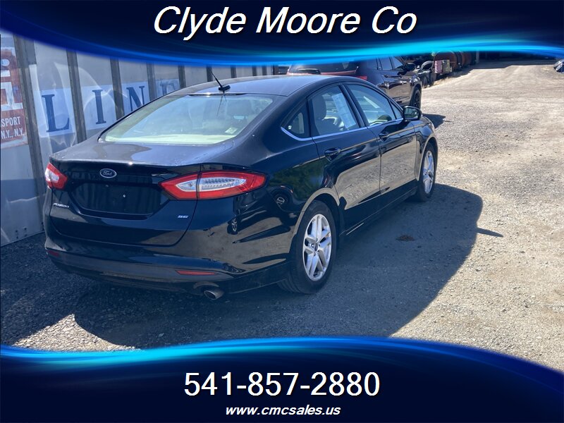 2016 Ford Fusion SE - Photo 2 - Central Point, OR 97502