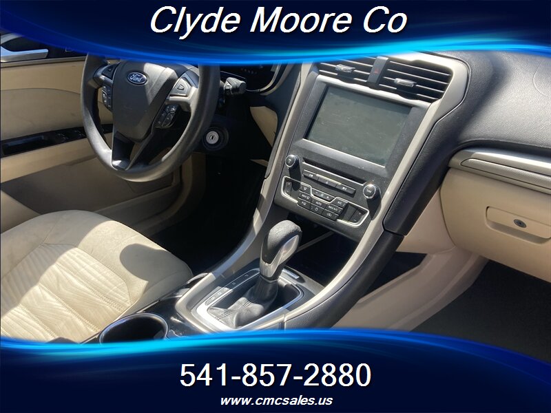 2016 Ford Fusion SE - Photo 3 - Central Point, OR 97502
