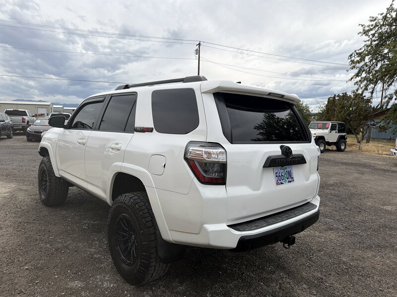 2019 Toyota 4Runner TRD Off-Road - Photo 6 - Central Point, OR 97502