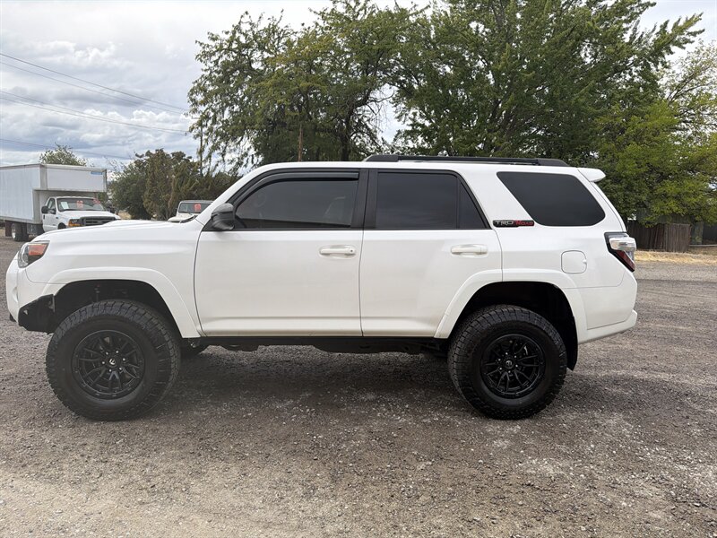 2019 Toyota 4Runner TRD Off-Road - Photo 5 - Central Point, OR 97502