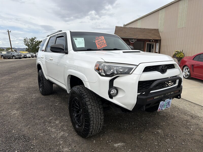 2019 Toyota 4Runner TRD Off-Road - Photo 2 - Central Point, OR 97502