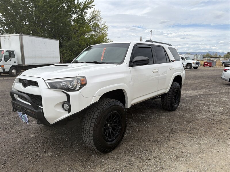 2019 Toyota 4Runner TRD Off-Road - Photo 4 - Central Point, OR 97502
