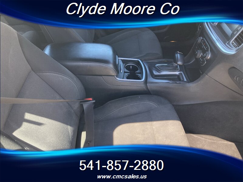 2015 Dodge Charger SE - Photo 4 - Central Point, OR 97502