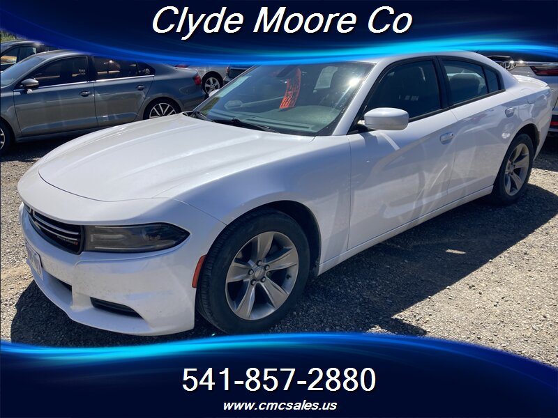 2015 Dodge Charger SE   - Photo 1 - Central Point, OR 97502
