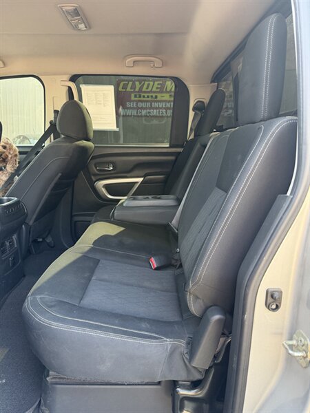 2018 Nissan Titan SV - Photo 8 - Central Point, OR 97502