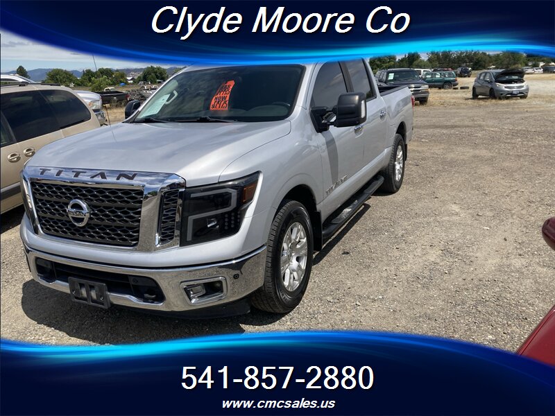 2018 Nissan Titan SV 4X4 Crew Cab's photo