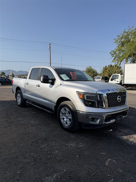 2018 Nissan Titan SV - Photo 3 - Central Point, OR 97502