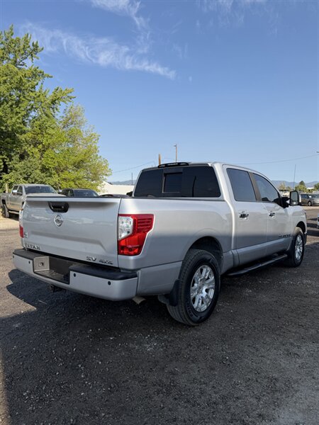 2018 Nissan Titan SV - Photo 5 - Central Point, OR 97502
