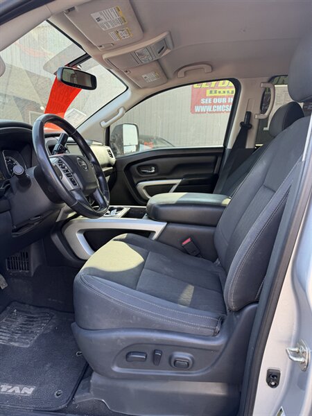 2018 Nissan Titan SV - Photo 7 - Central Point, OR 97502