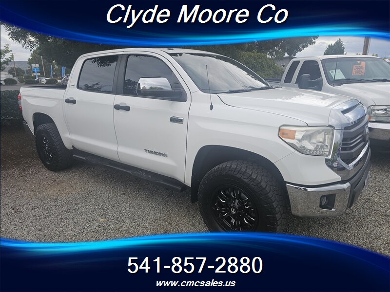 2015 Toyota Tundra SR5   - Photo 1 - Central Point, OR 97502